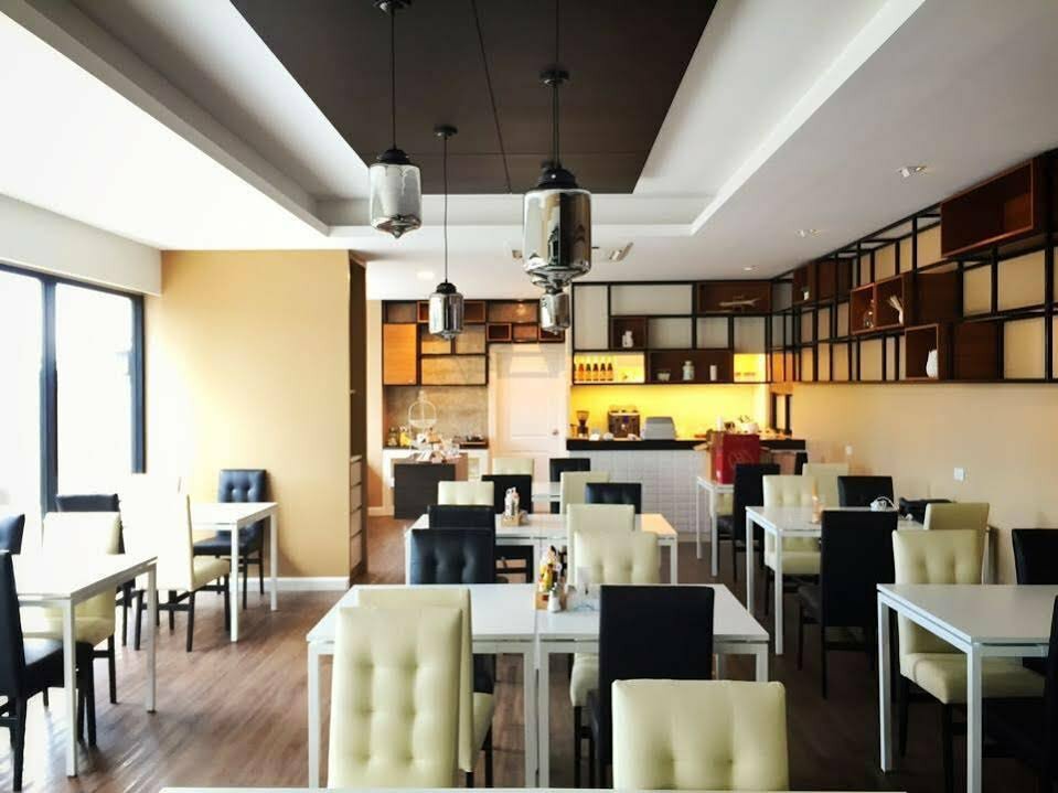 Hotel The Ascent, Earth, photo