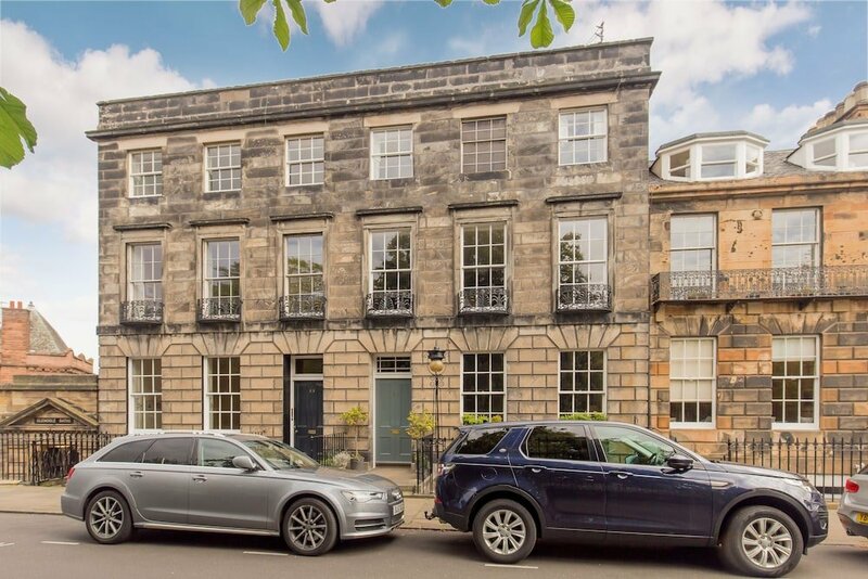 Гостиница 325 - Saxe Coburg Place Apartment в Эдинбурге