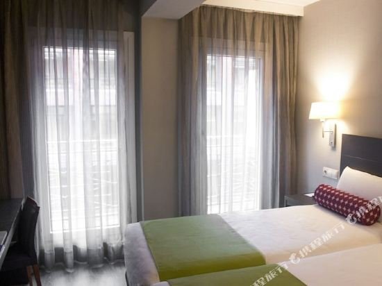 Фото Mercure Madrid Centro