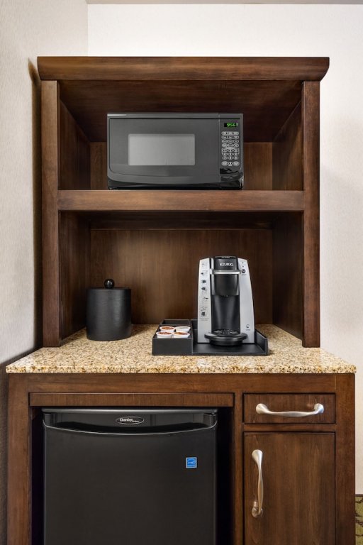 Фото Hilton Garden Inn Stony Brook