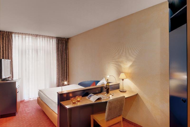 Фото Schwabinger Wahrheit by Geisel