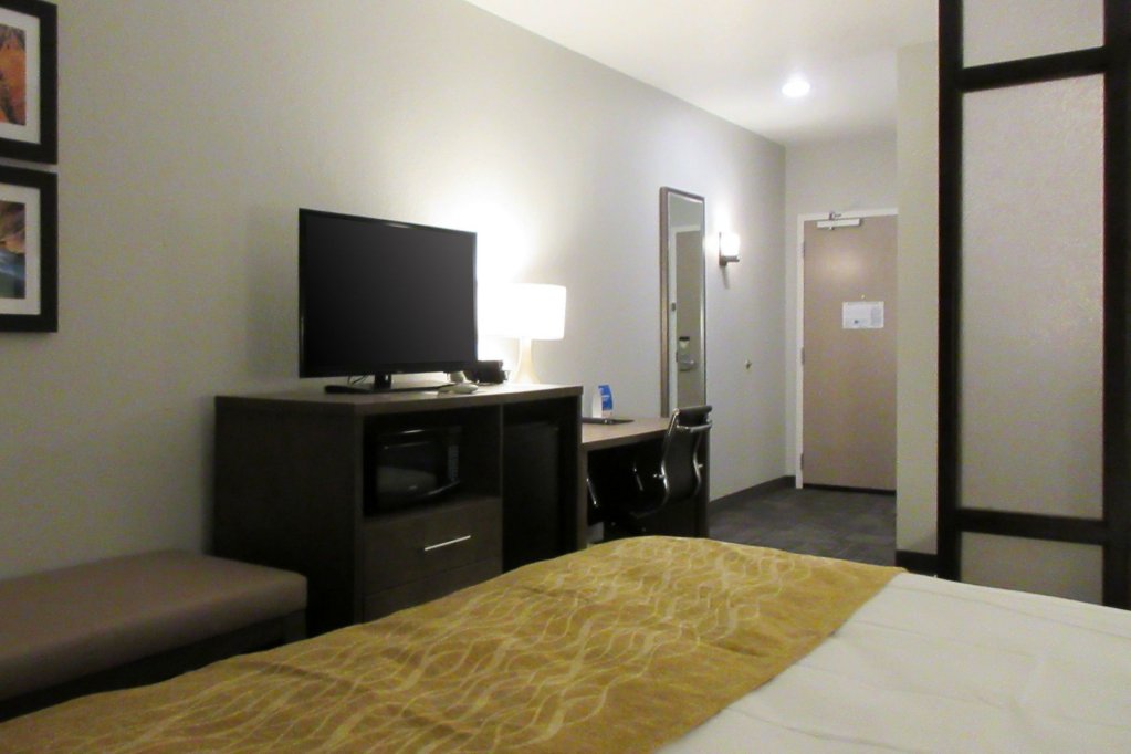 Фото Comfort Inn & Suites Salt Lake City Airport