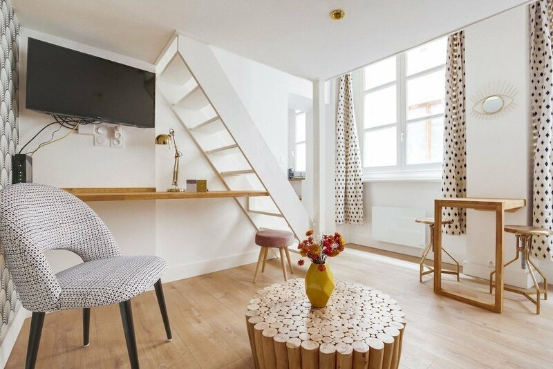 Гостиница Elegant Nest In Hotel De Ville In The Heart Of Lyon в Лионе