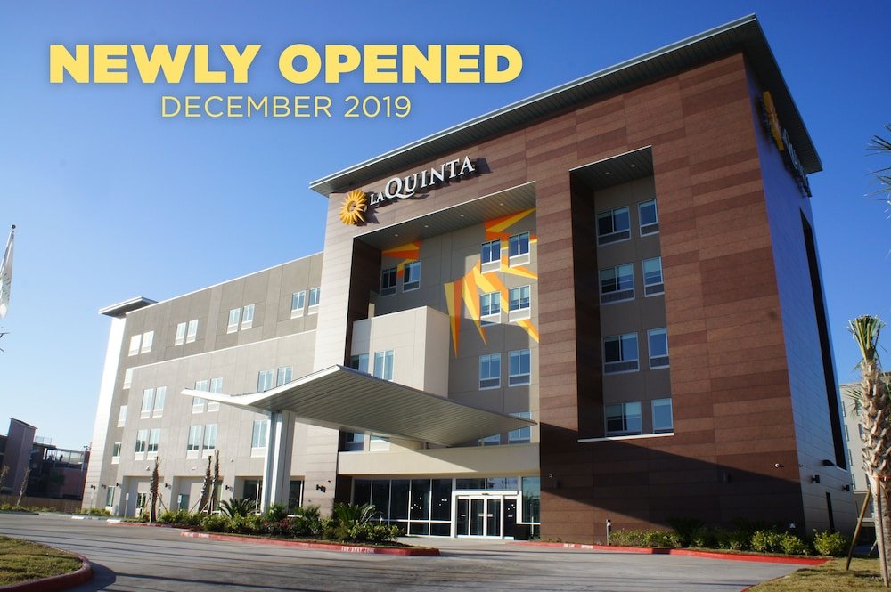 Фото La Quinta Inn & Suites by Wyndham Galveston