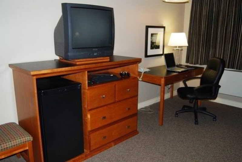 Фото Quality Inn West Edmonton