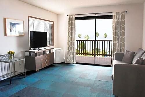 Фото La Jolla Cove Suites