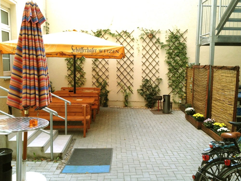 Фото Sleepy Lion Hostel, Youth Hotel & Apartments Leipzig