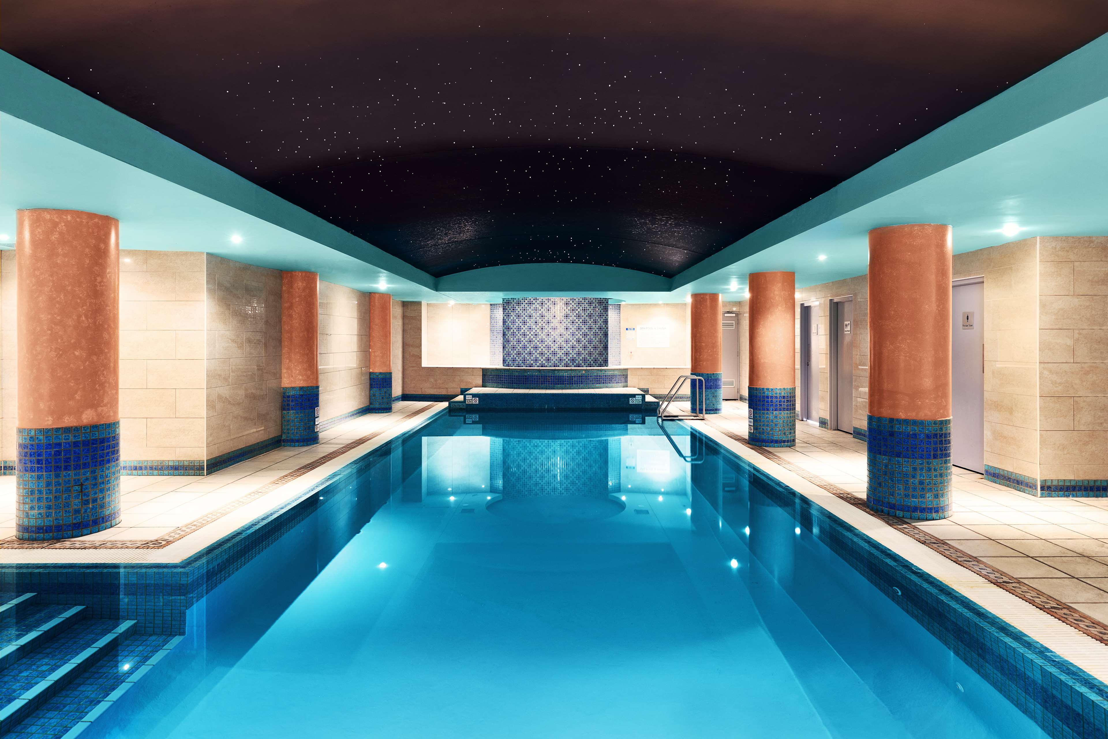 Фото Radisson Hotel & Suites