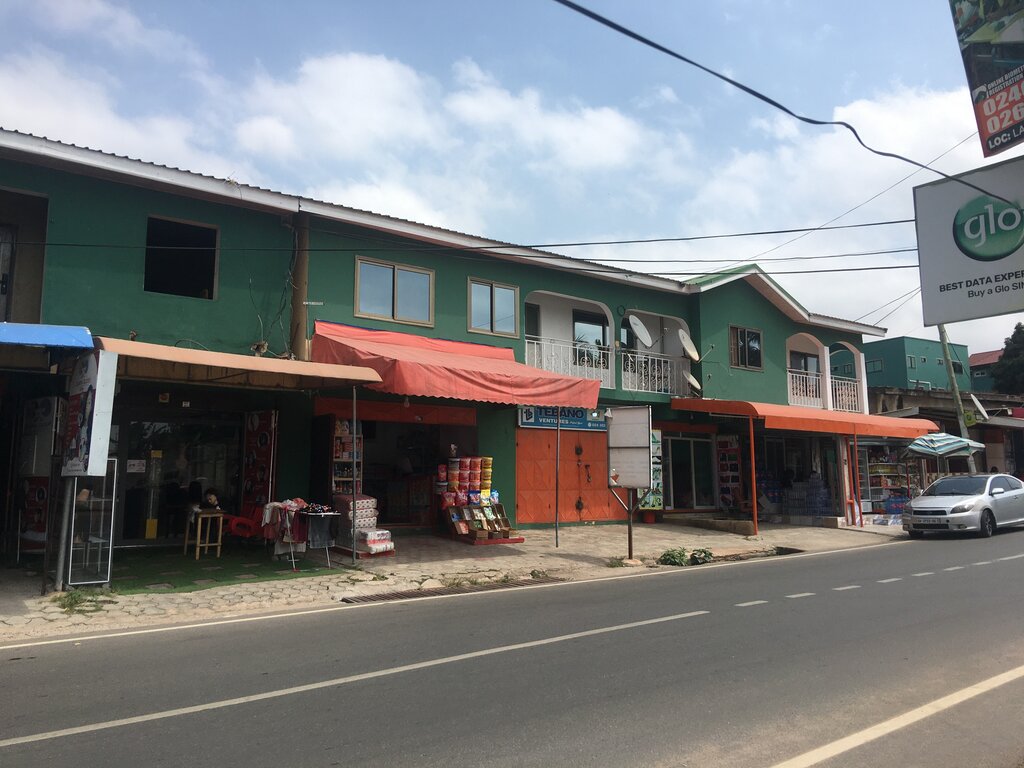 Beauty salon Glam & glossy salon, Accra, photo