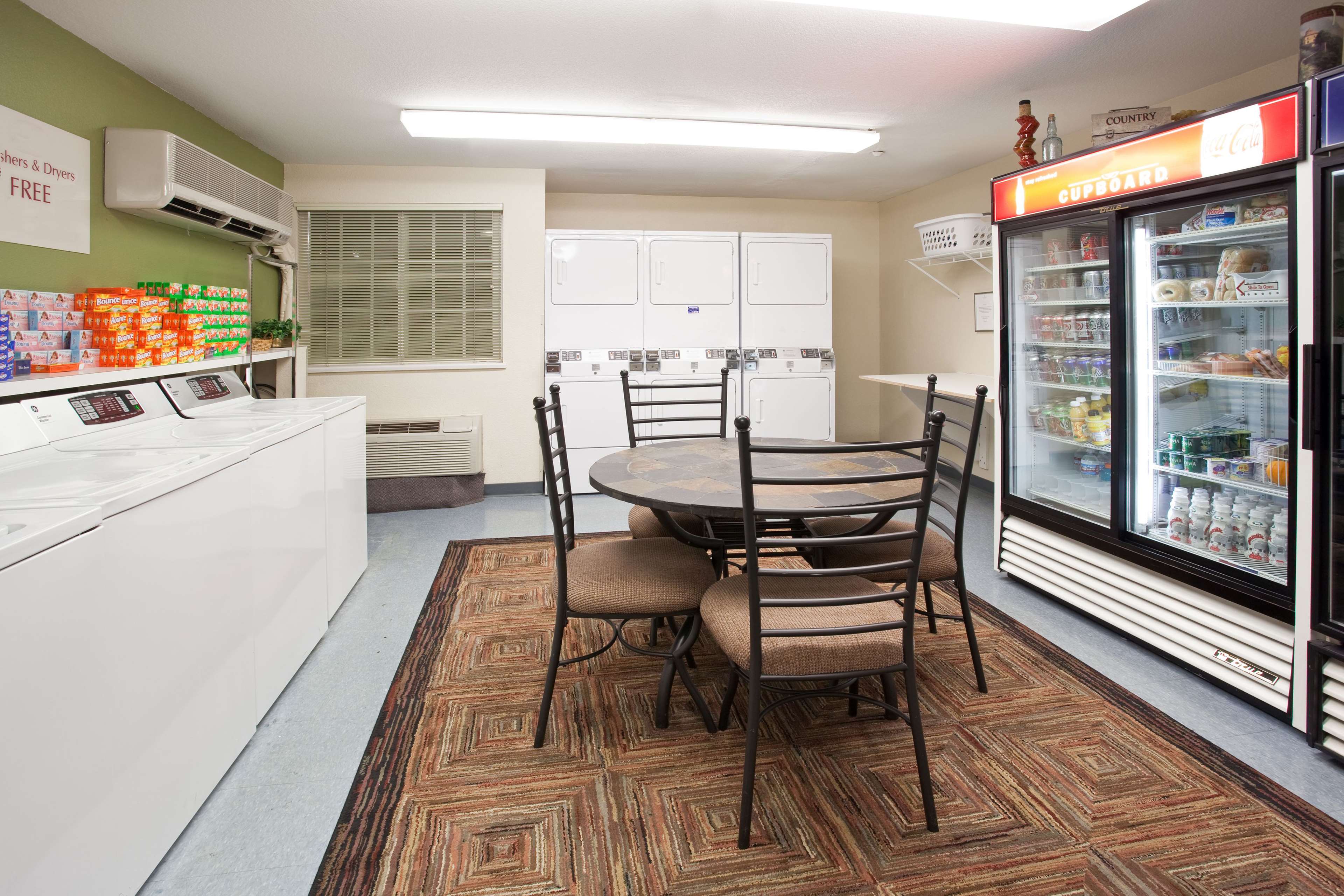 Фото Sonesta Simply Suites Denver West Federal Center