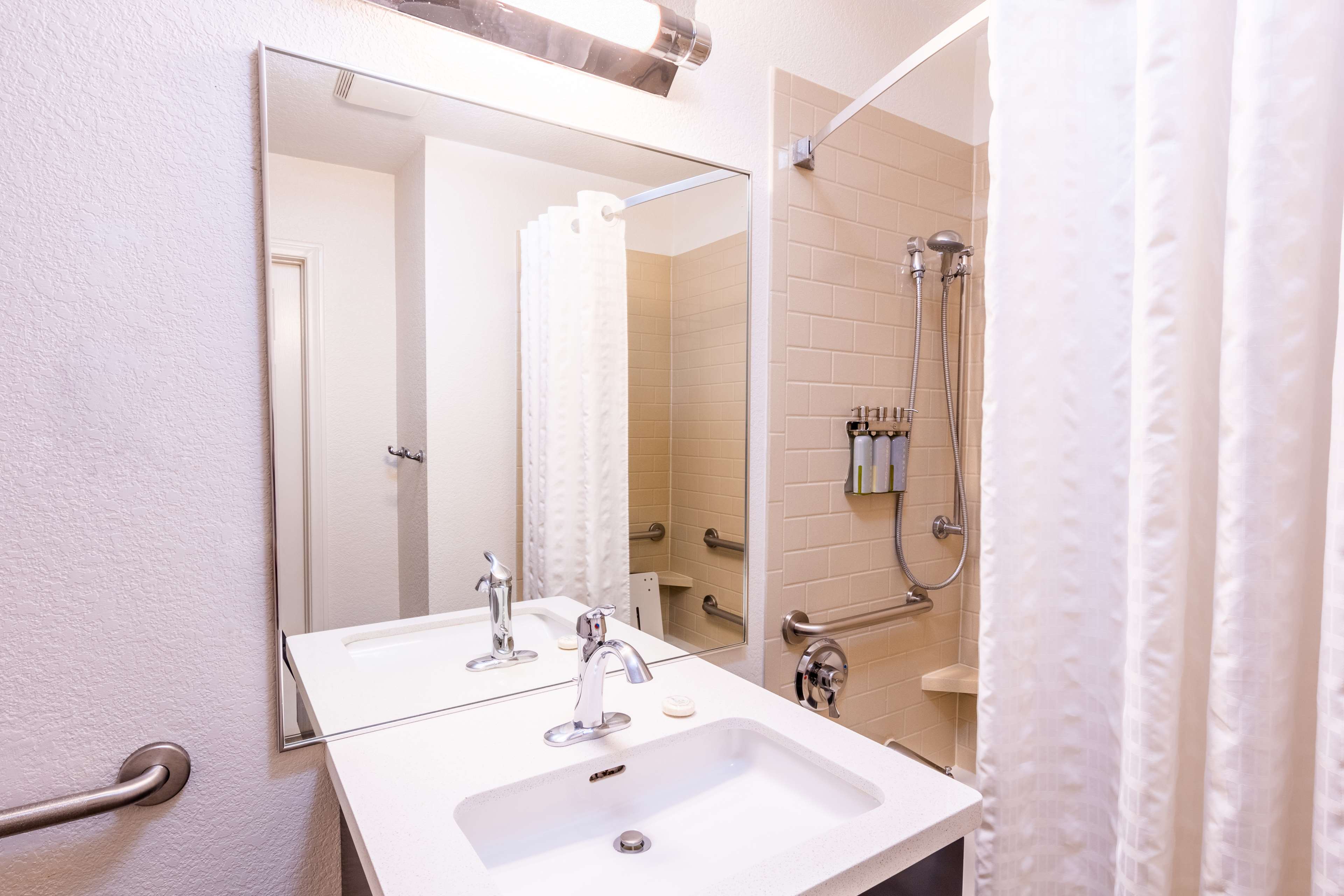 Фото Sonesta Simply Suites Irvine East Foothill