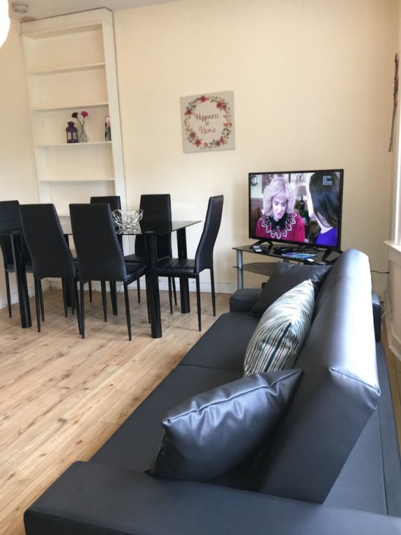 Фото Glasgow Scotstoun Cottage Flats