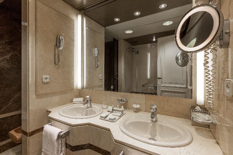 Фото Wellington Hotel & SPA Madrid