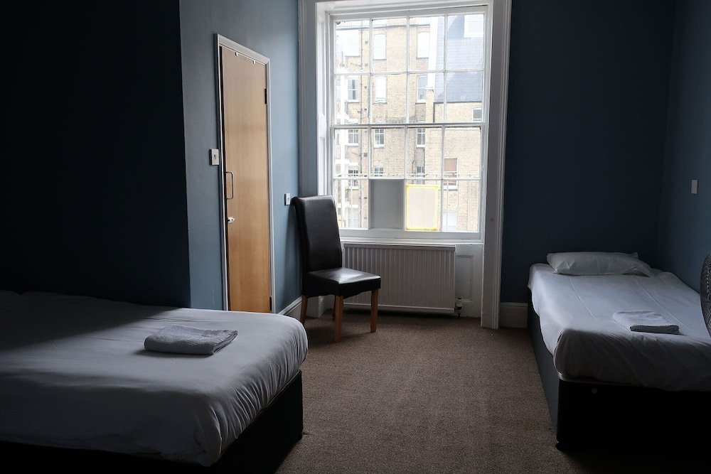 Фото Oyo Somerset Hotel Baker Street London