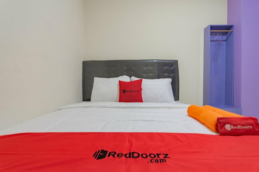 Hotel RedDoorz near Trans Studio Bandung 3, Bandung, photo