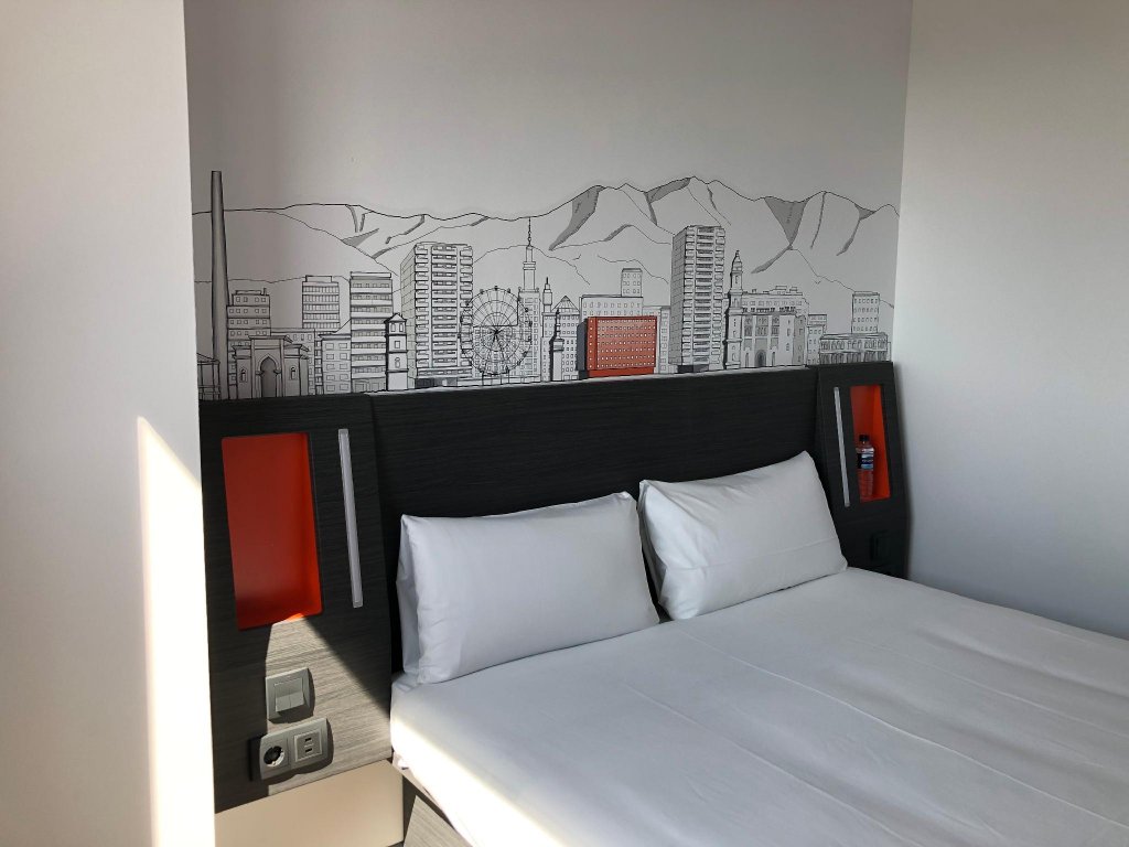 Фото EasyHotel Málaga City Centre