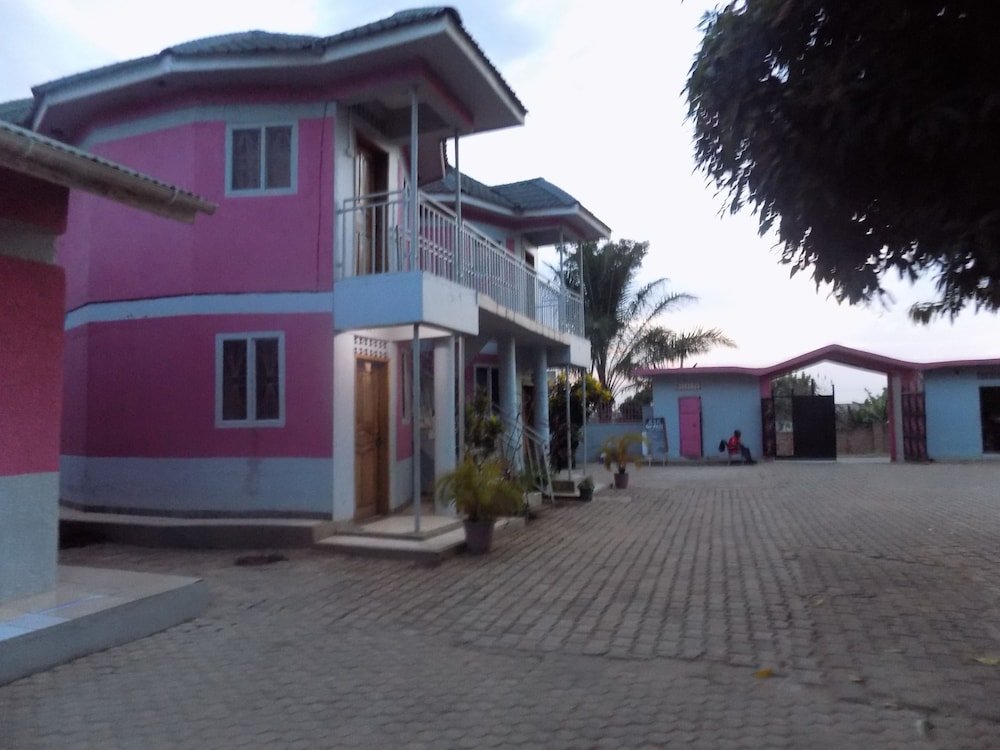 Фото R & R Gardens