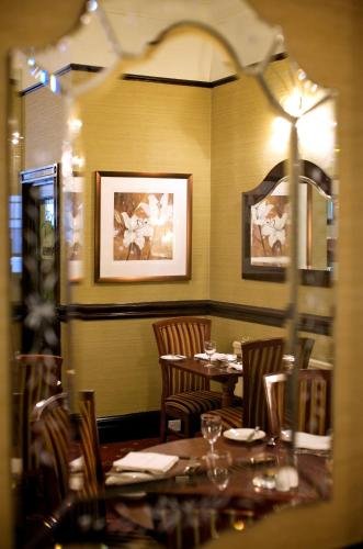 Фото The Royal Hotel