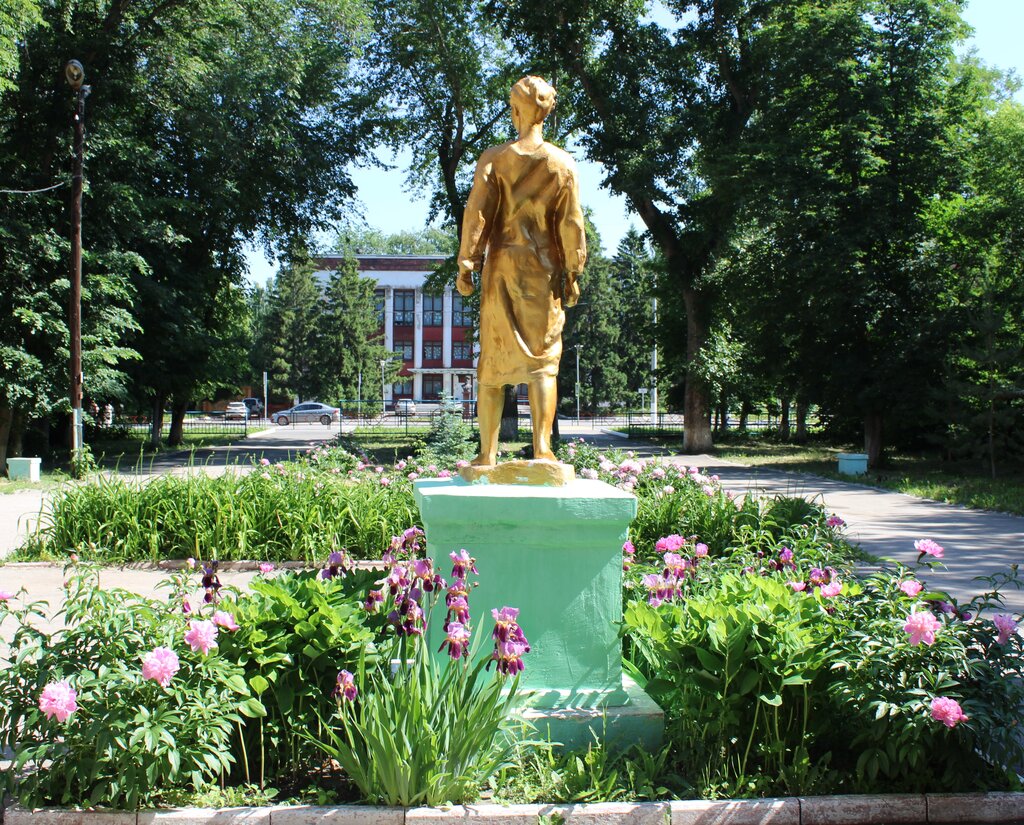 Monument, memorial Герой Советского Союза Зоя Космодемьянская, Chapaevsk, photo