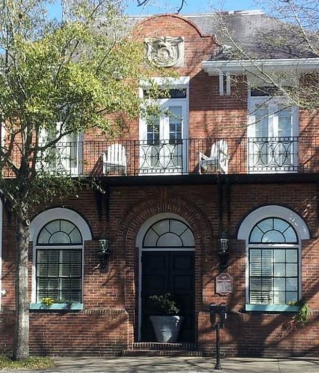 Фото Front Street Inn