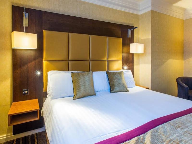 Фото The Queens Hotel