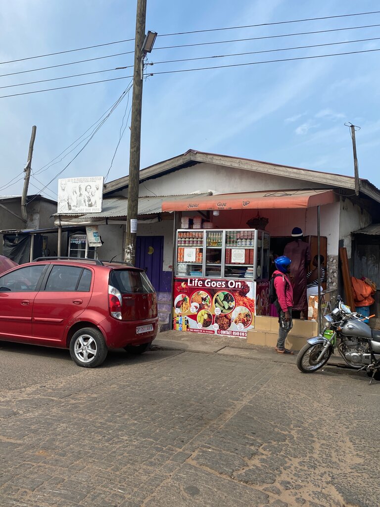 Fast food Life Goes On, Accra, photo