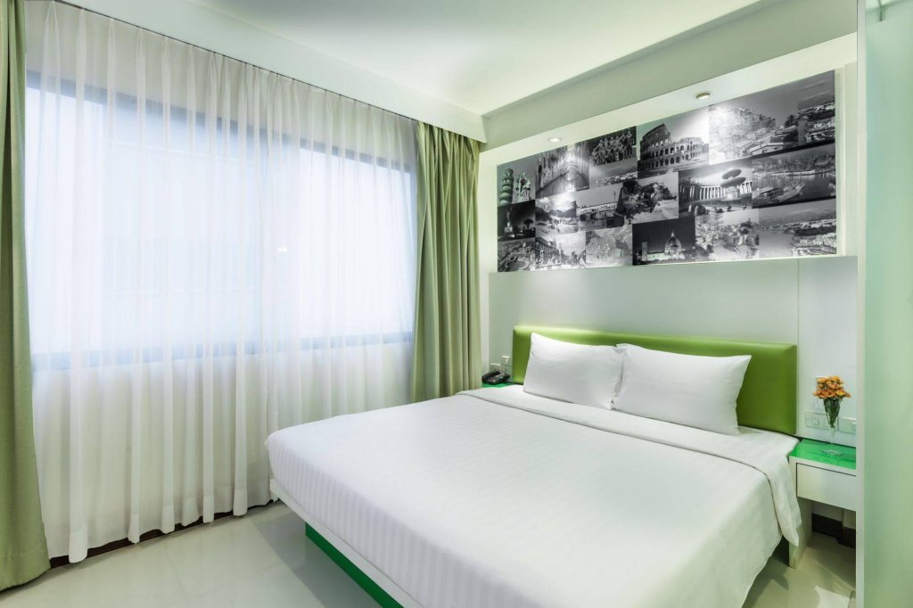 Фото Holiday Inn Express Bangkok Sukhumvit 11 by Ihg