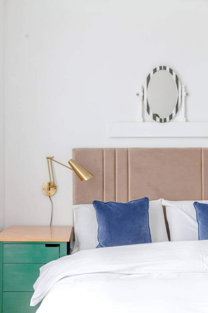 Фото Central and Spacious 2 Bedroom Flat in Kensington