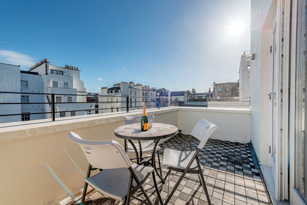 Фото 130 Queen's Gate Apartments