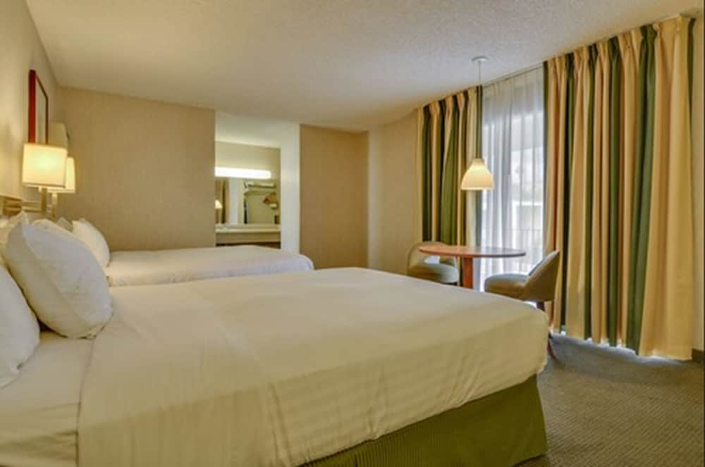 Фото Vagabond Inn Los Angeles at Usc