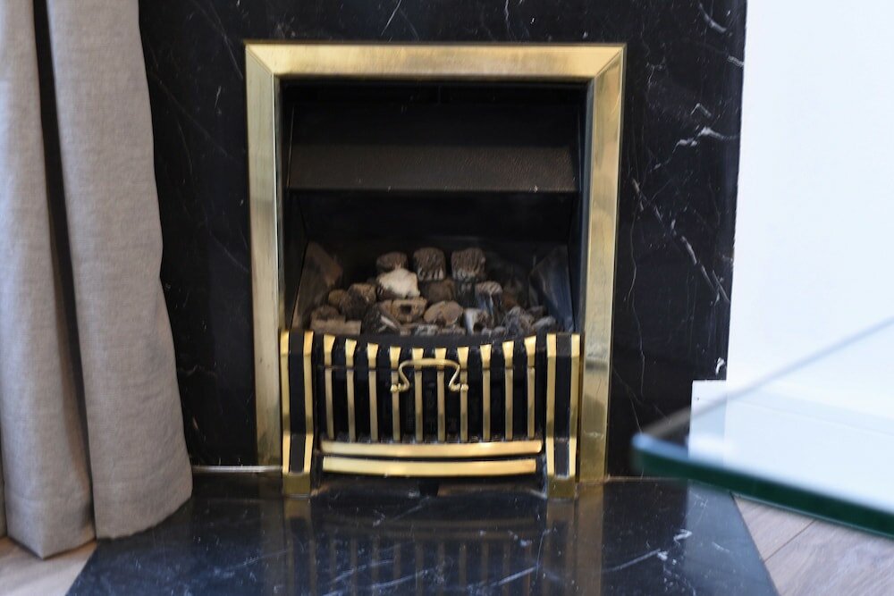 Фото Spacious & Modern 2 Bed Apartment at Knightsbridge London