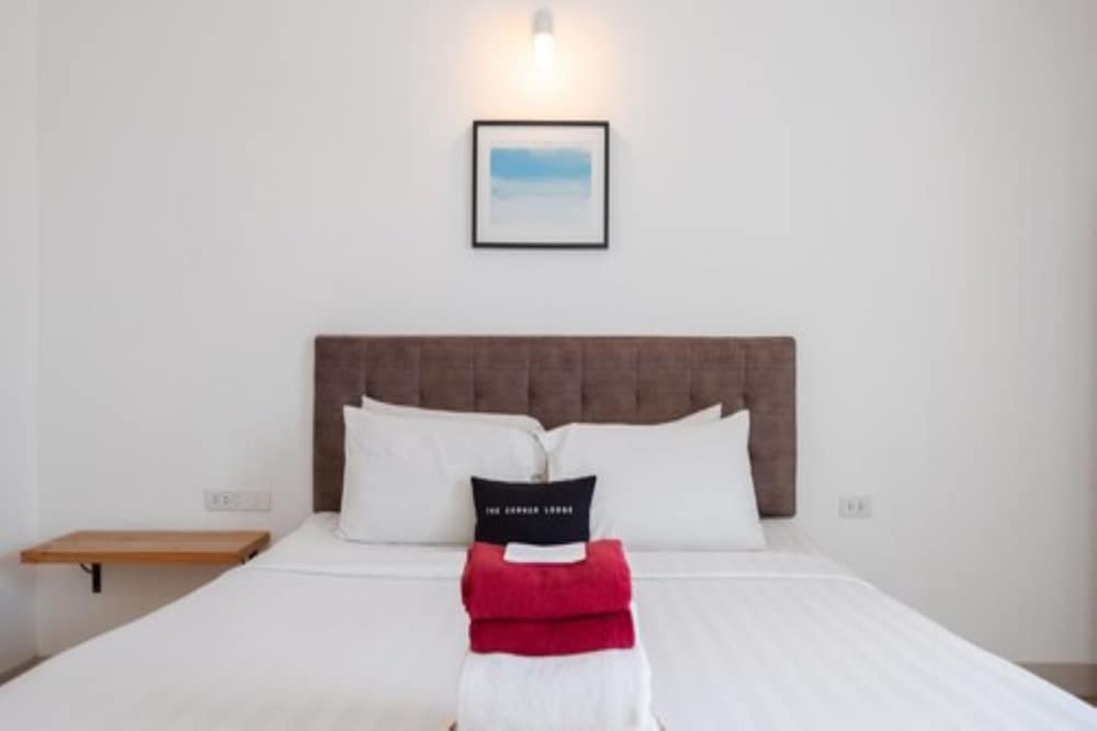 Фото The Corner Lodge