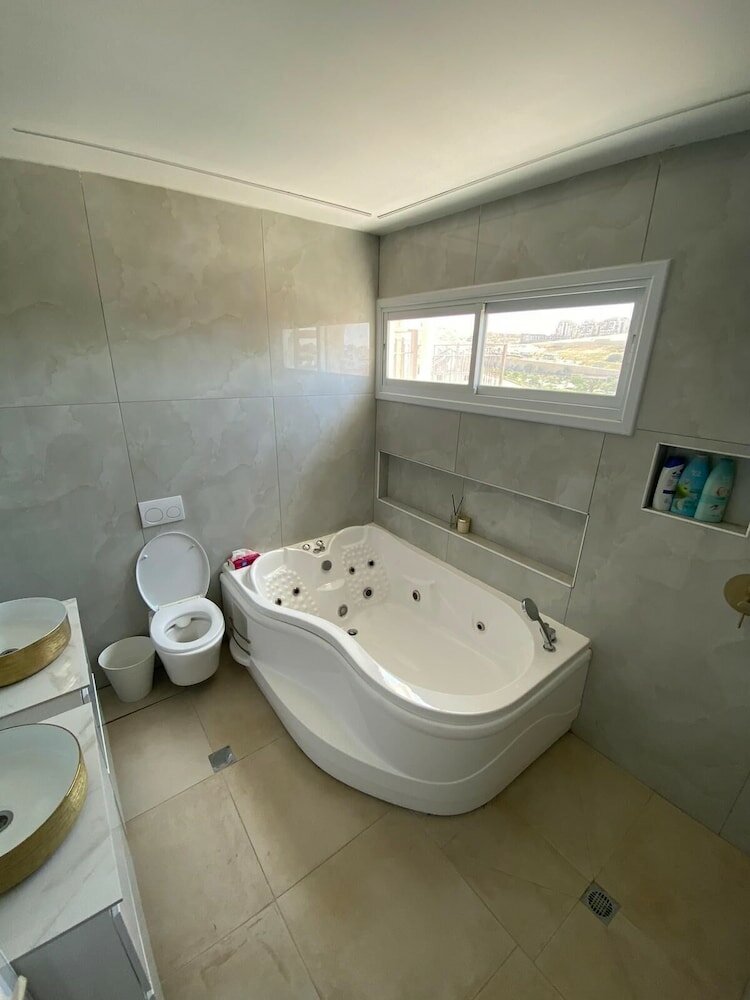 Фото Chateau Gabriel 6 Br Villa w Heated Pool