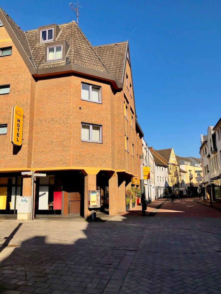 Фото Montana Hotel Köln-Bonn Airport