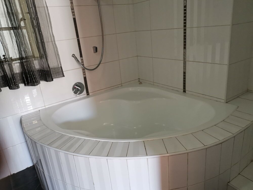 Фото Erasmus Manor Guest House