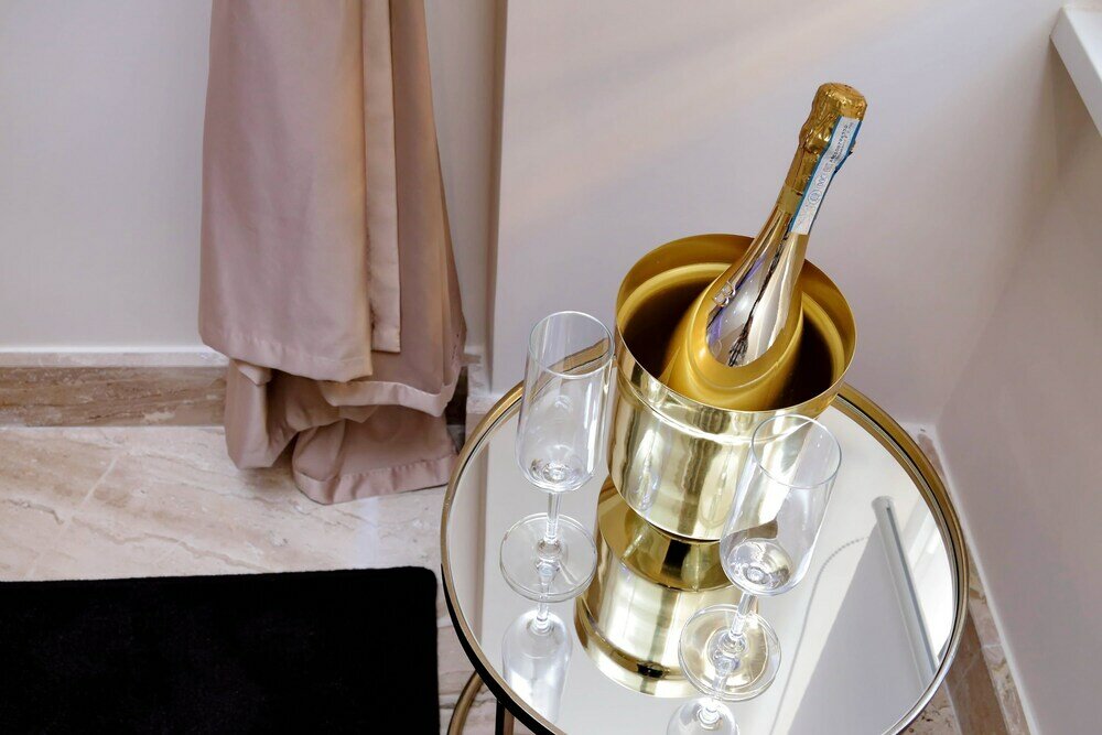 Фото Trevi Diamond Luxury Suite & Jacuzzi