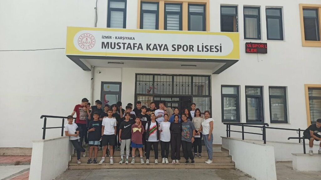 School Izzet Gokcimen Secondary School, Izmir, photo