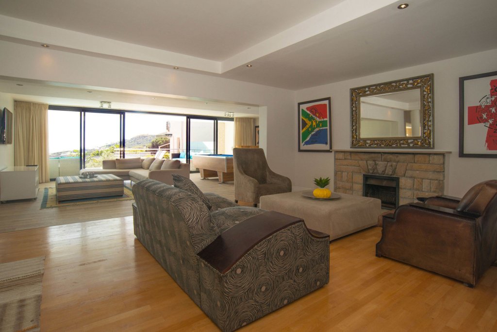 Фото The Blue Emerald