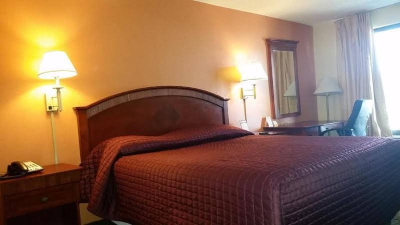 Фото Days Inn by Wyndham Norfolk Airport