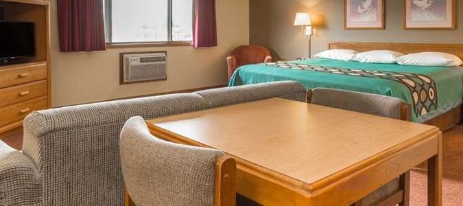 Фото Super 8 by Wyndham Hartford WI