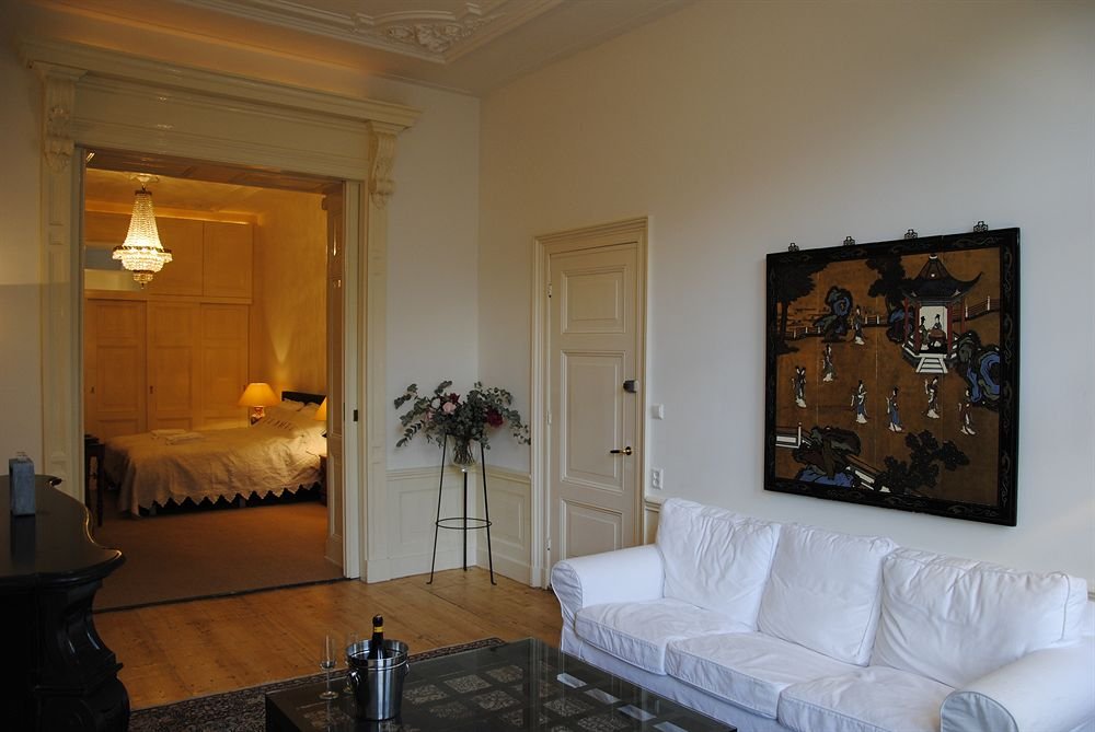 Фото The Old Lady