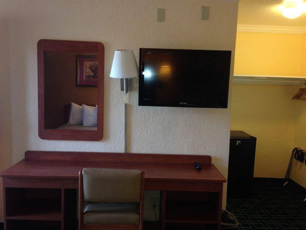 Фото Value Inn Bellflower