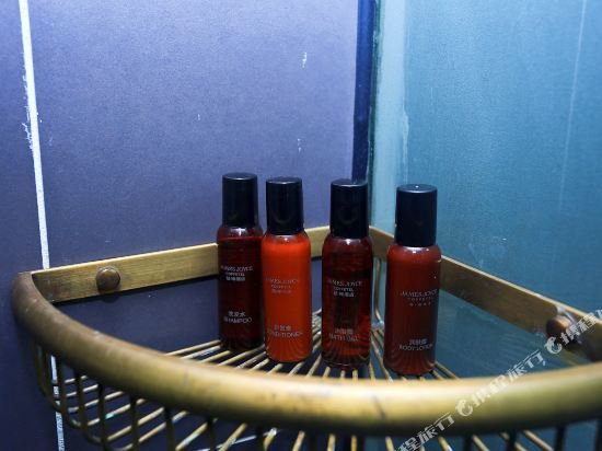 Фото James Joyce Coffee Hotel Suzhou Mudu Subway Station Branch