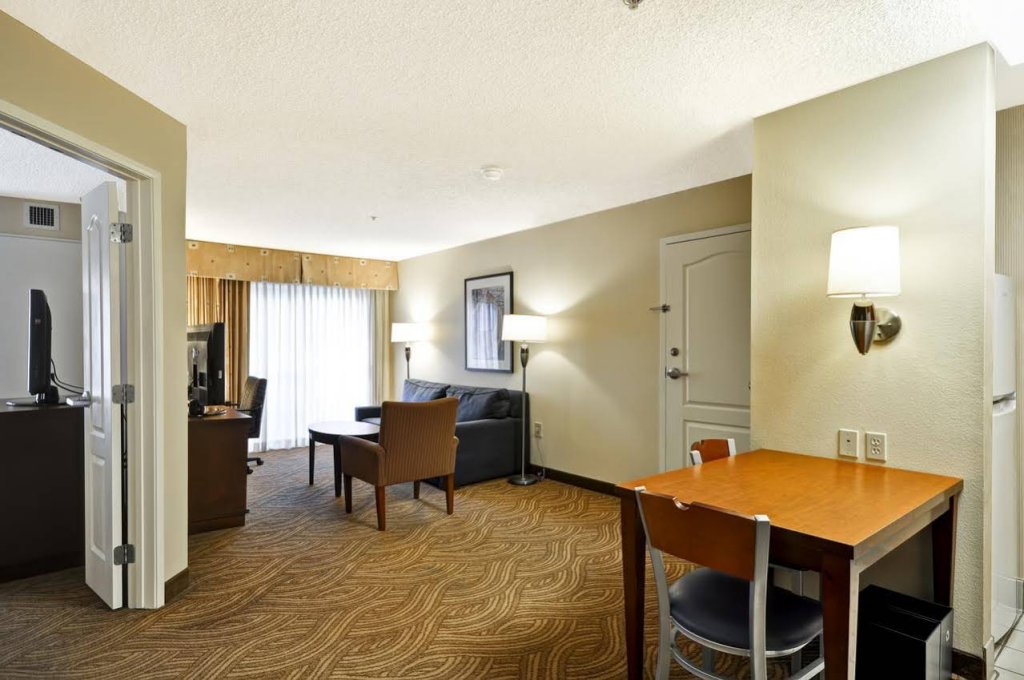 Фото Homewood Suites by Hilton Oakland Waterfront