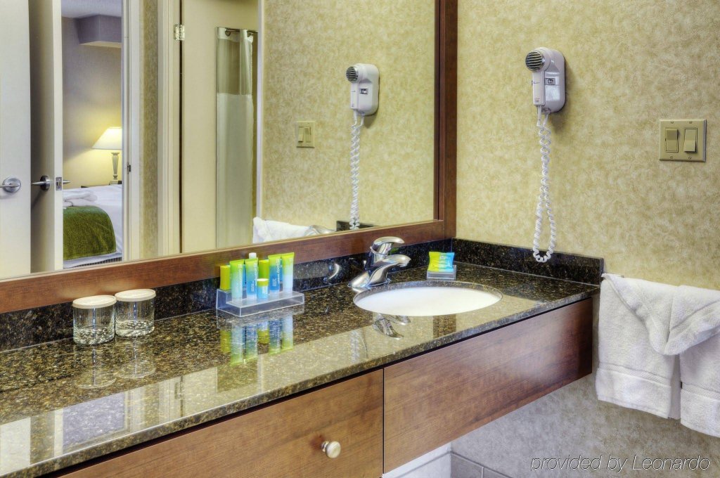 Фото Radisson Suite Hotel - Toronto Airport