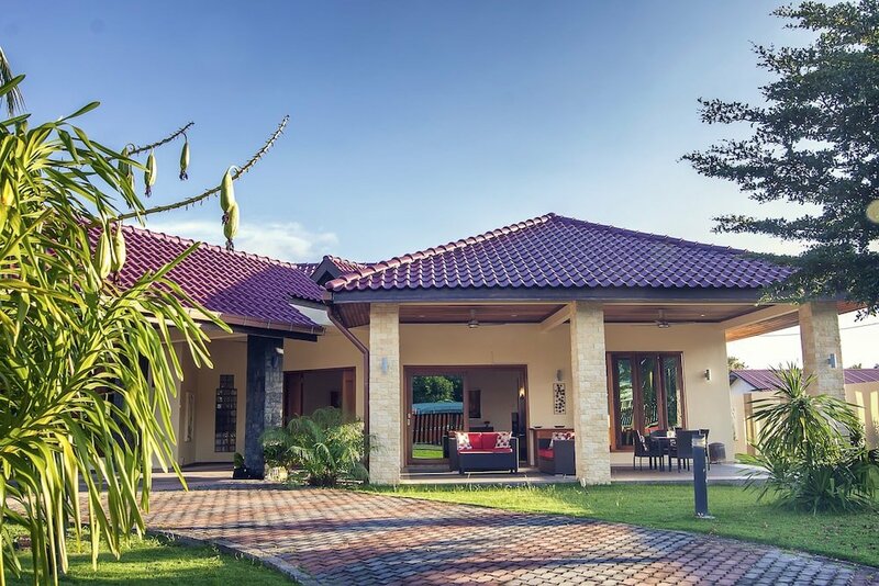 Гостиница Villa Rafflesia - Private Pool