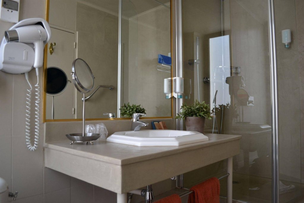 Фото Hotel Saint Ferreol