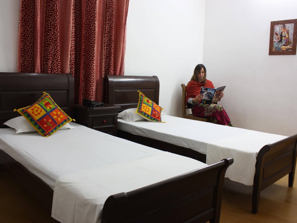 Фото Hotel Sanjay Villa