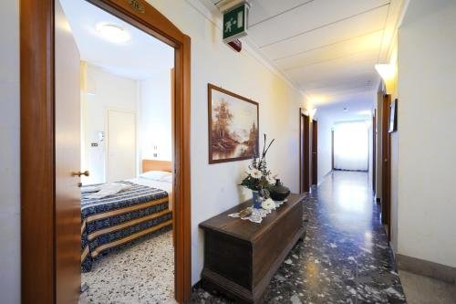 Фото Hotel Bridge