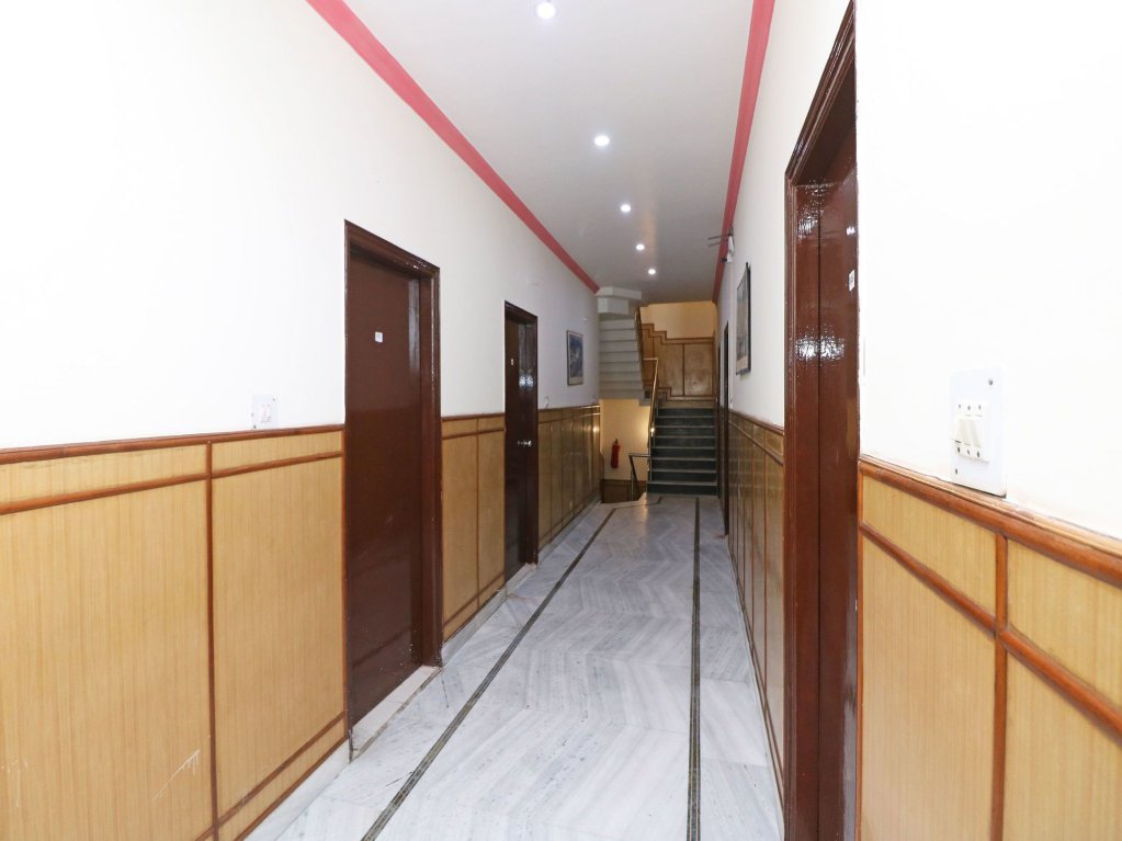 Фото Oyo 9963 Hotel Raja Palace